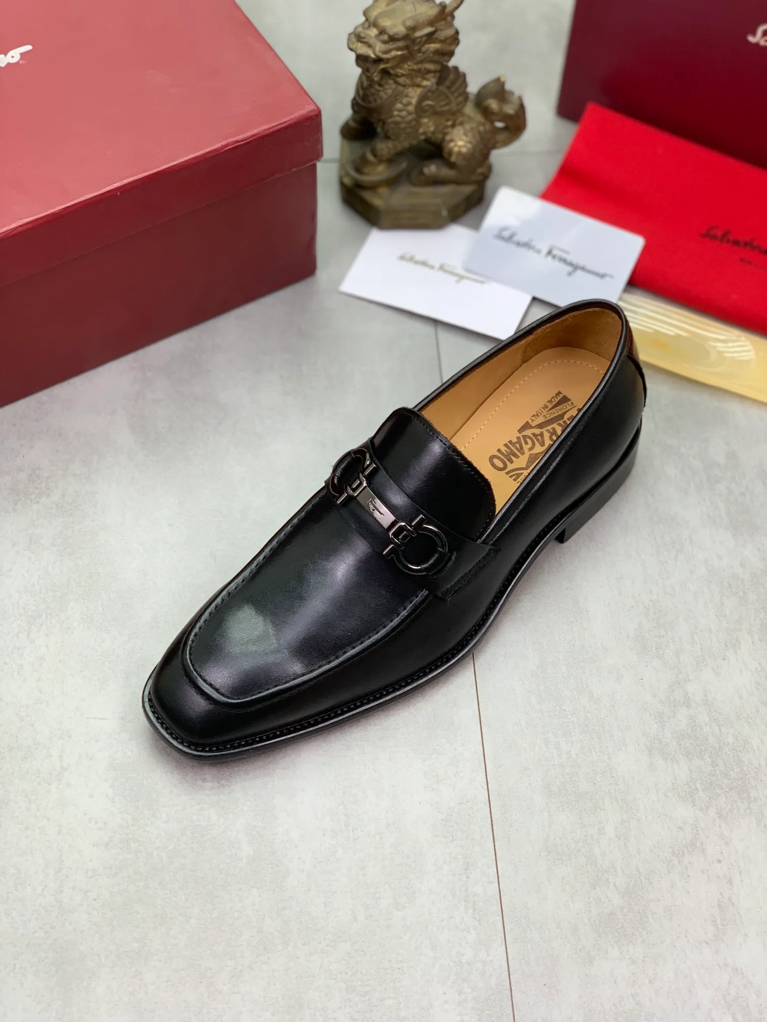 Men's men's shoes 💰P460💰[New style]🆘 Water-dyed cow lining [Ferragamo] Ferragamo's latest men's over-the-foot business leather shoes🇨🇳Official website original 1:1 molding💯The first layer is made of Italian imported calfskin➕Luxurious genuine cowhide lining, soft and comfortable🌴High-end atmosphere, the first choice for men with high taste🍍38-45 Black 🉑️Select